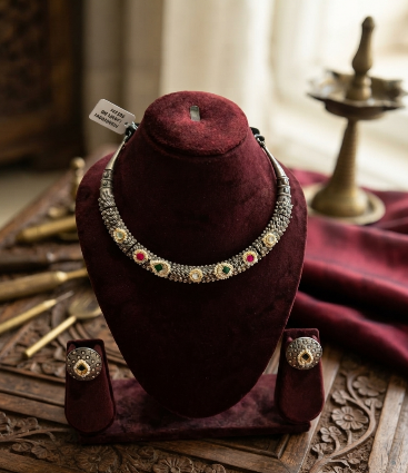 Rajwadi Textured Kundan Hasli Set